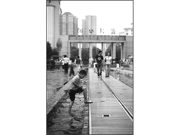 Andrew Ross - Humanity - Yingze Park, Taiyuan